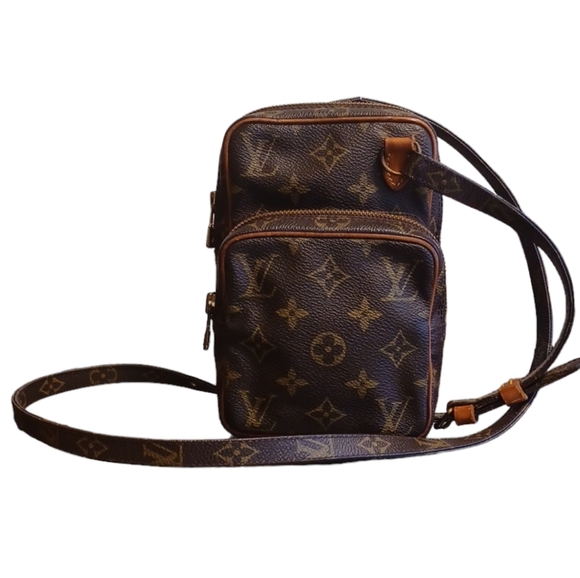 ✨️LOUIS VUITTON MONOGRAM MINI AMAZONE CROSSBODY - Picture 2 of 14